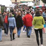 foule rue cambremer 2015